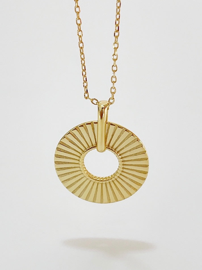 18k gold plated - gold tone wheel necklace