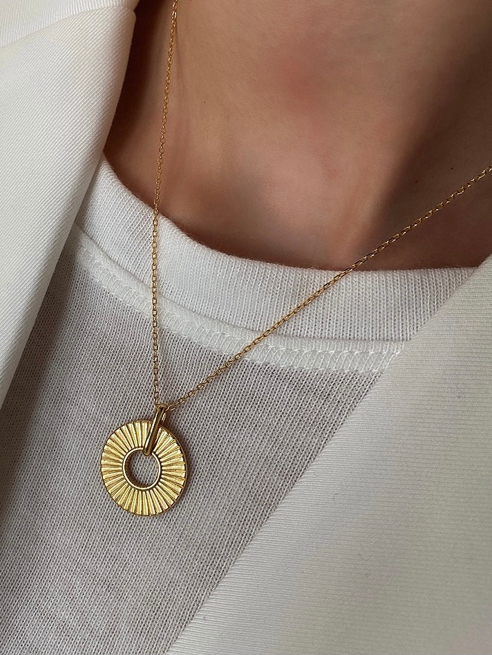 18k gold plated - gold tone wheel necklace