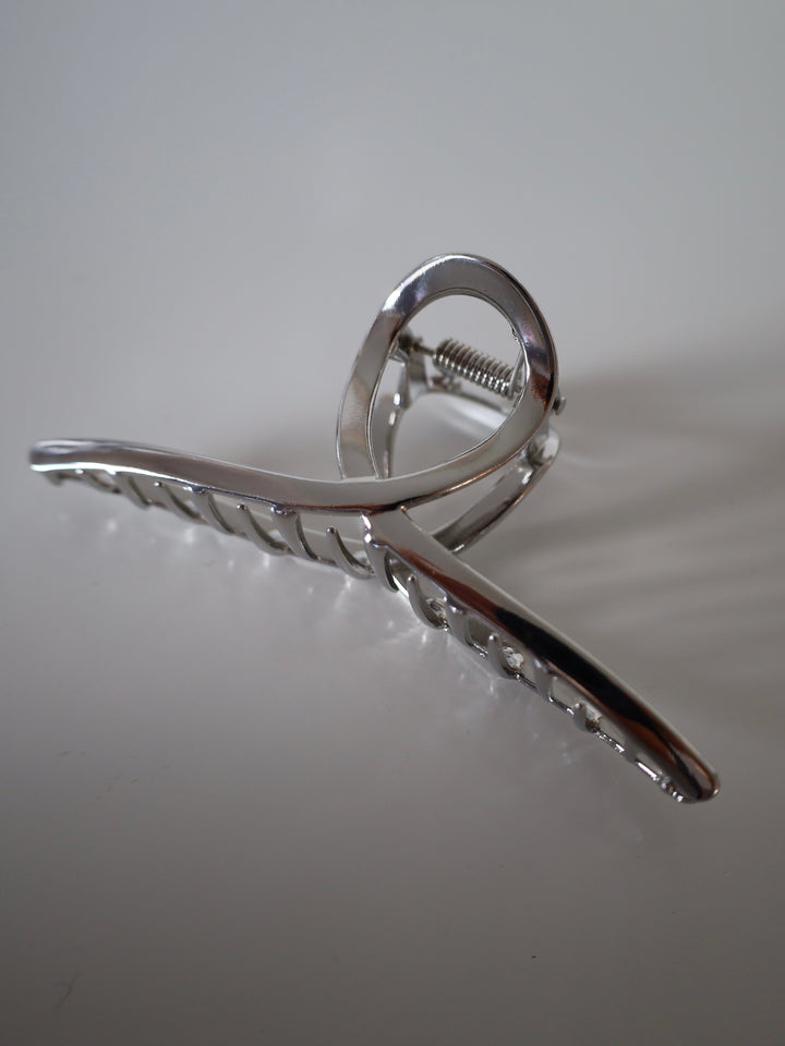 Metal tone hair claw