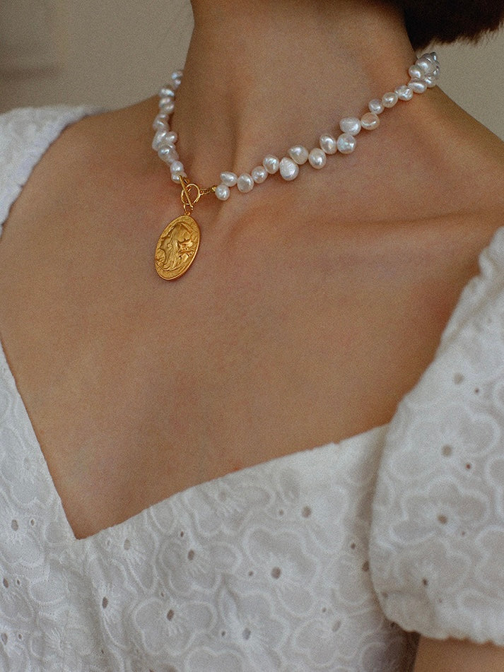 Handmade Baroque pearls coin choker Flore