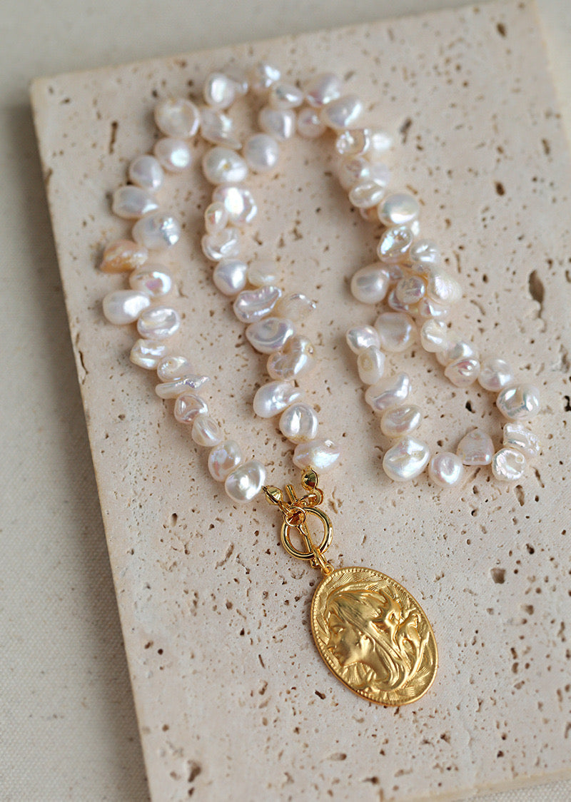 Handmade Baroque pearls coin choker Flore