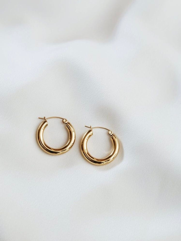 18k gold plated - huggie hoops