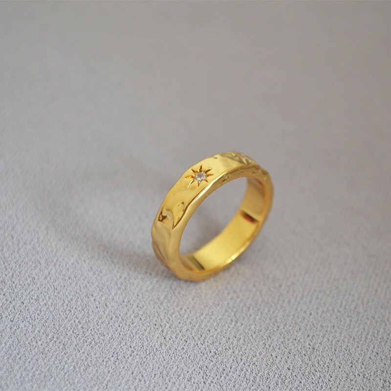 gold tone ring Polaris in Hammered