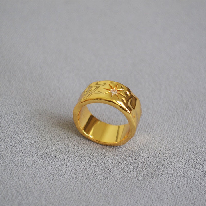 gold tone ring Polaris in Hammered