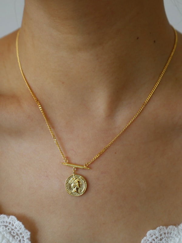 18k gold plated - the Queen coin pendant necklace