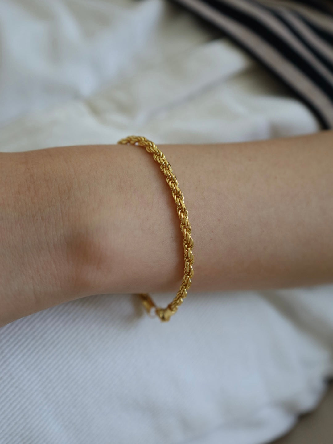 18k gold plated - twist bracelet