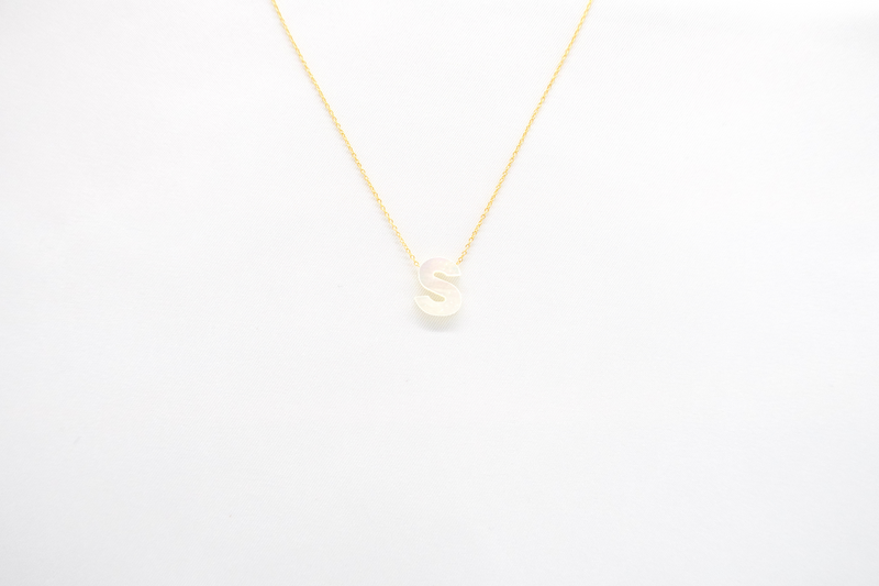 Nacre initial letter necklace