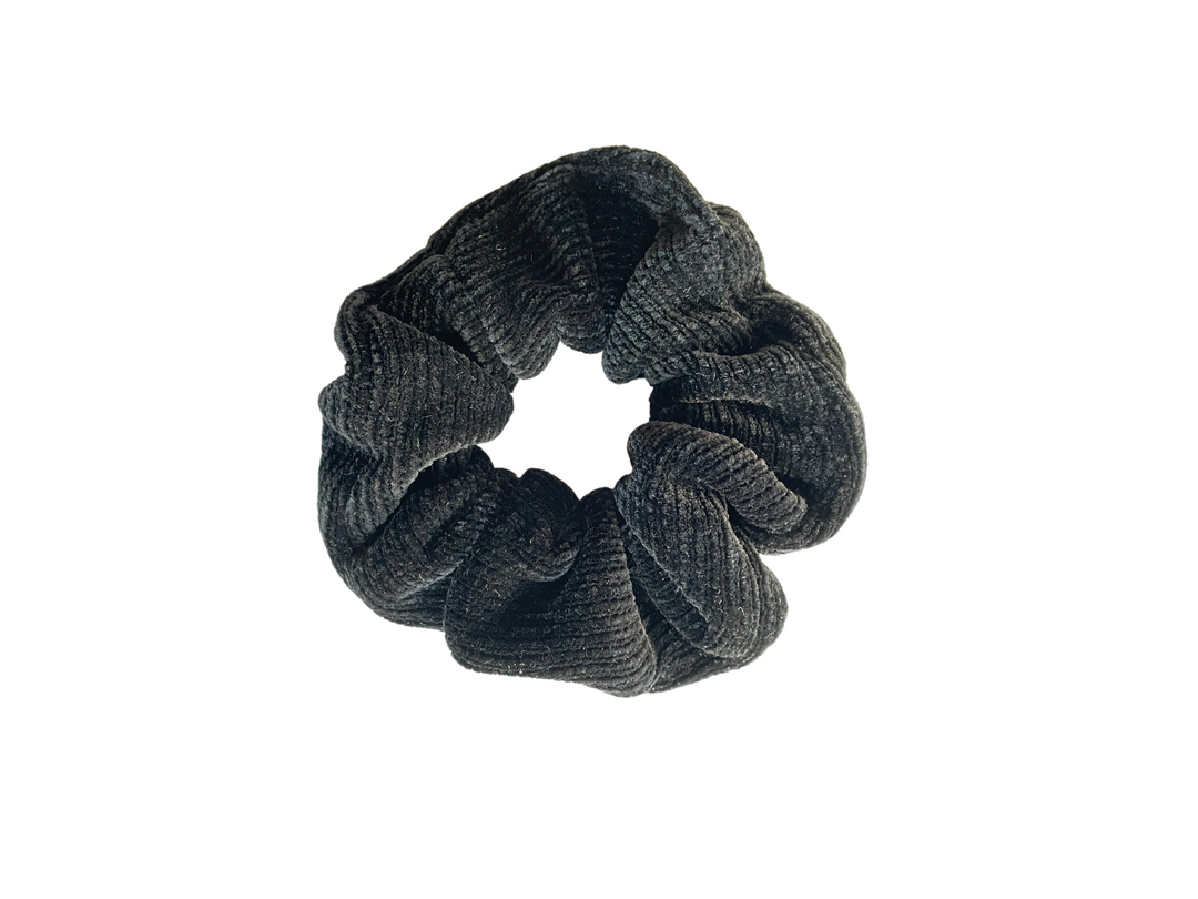 Schwarze satin / samt / flauschige Scrunchies