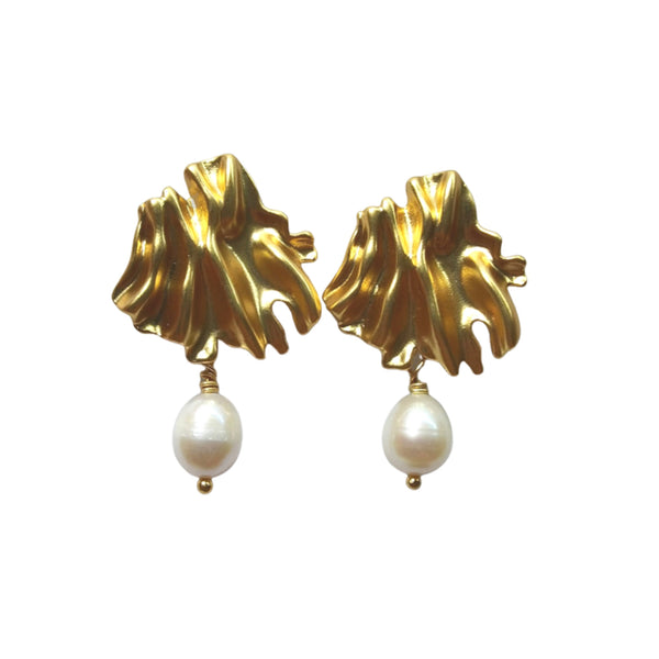 Wrinkled metal stud earrings with pearl